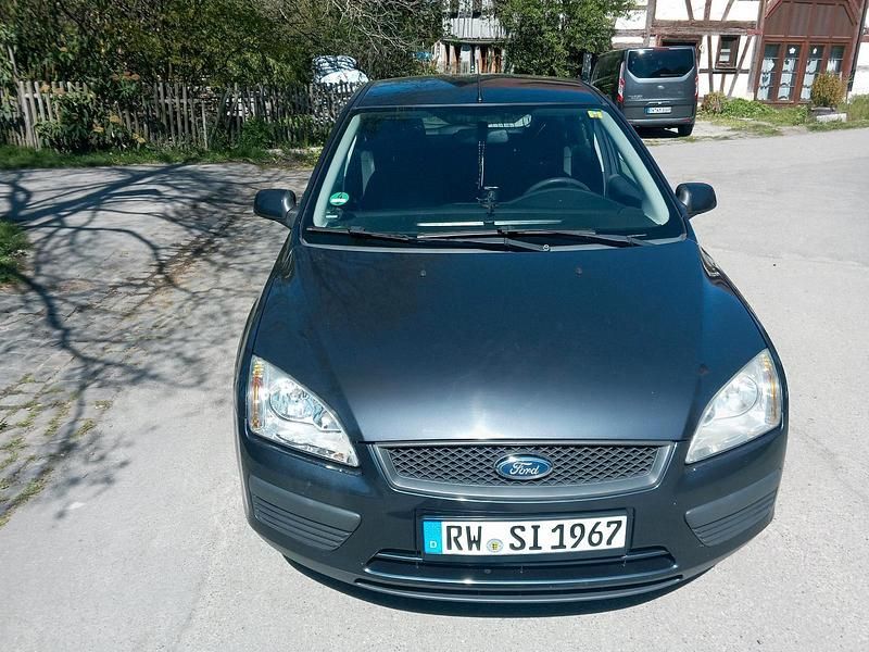 Usata Ford Focus 102 CV (75 kW) 2006 Argento Utilitaria