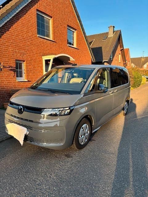 Gebraucht VW Multivan 150 PS (110 kW) 2024 Grau Van