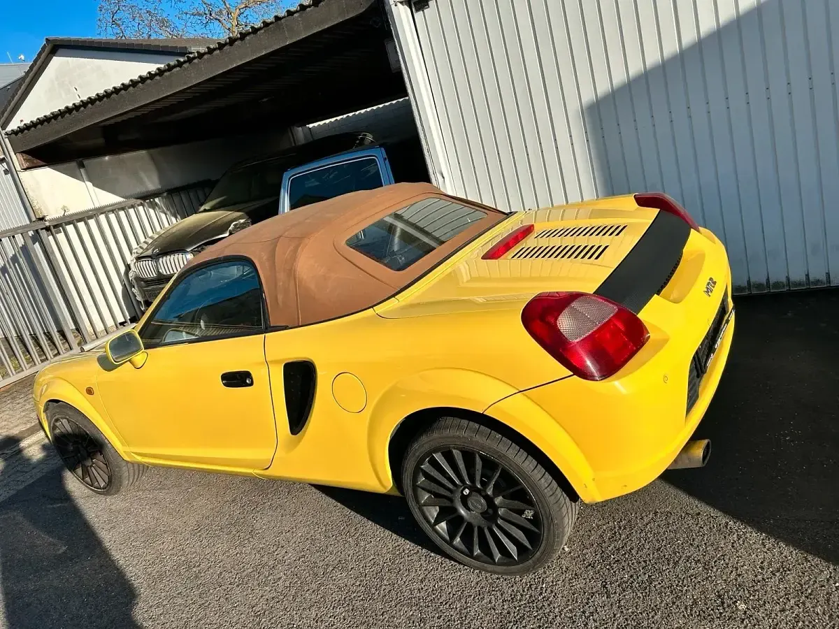 Gebraucht Toyota MR2 140 PS (102 kW) 2001 Gelb Cabrio