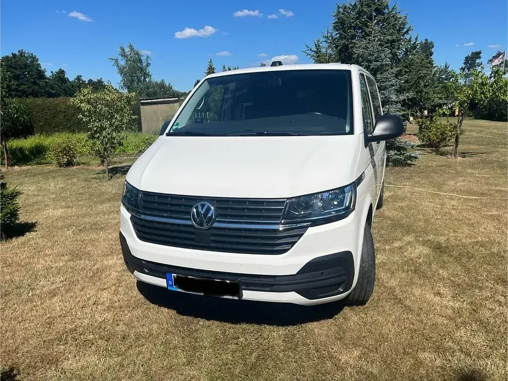 Gebraucht VW Multivan 110 PS (80 kW) 2020 Weiß Van / Kleinbus