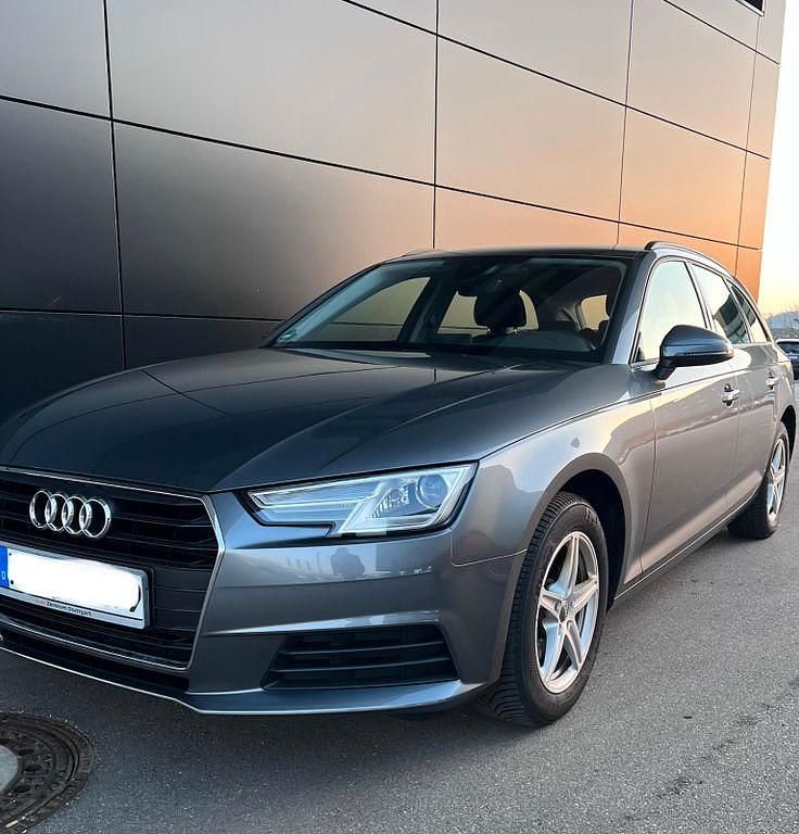 Gebraucht Audi A4 Comfort 150 PS (110 kW) 2019 Grau Kombi