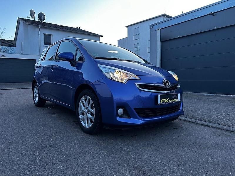 Gebraucht Toyota Verso-S 99 PS (72 kW) 2015 Blau Van / Kleinbus