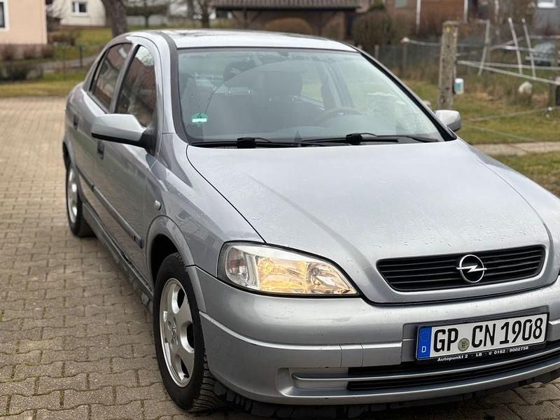 Gebraucht Opel Astra Comfort 101 PS (74 kW) 2000 Silber Limousine