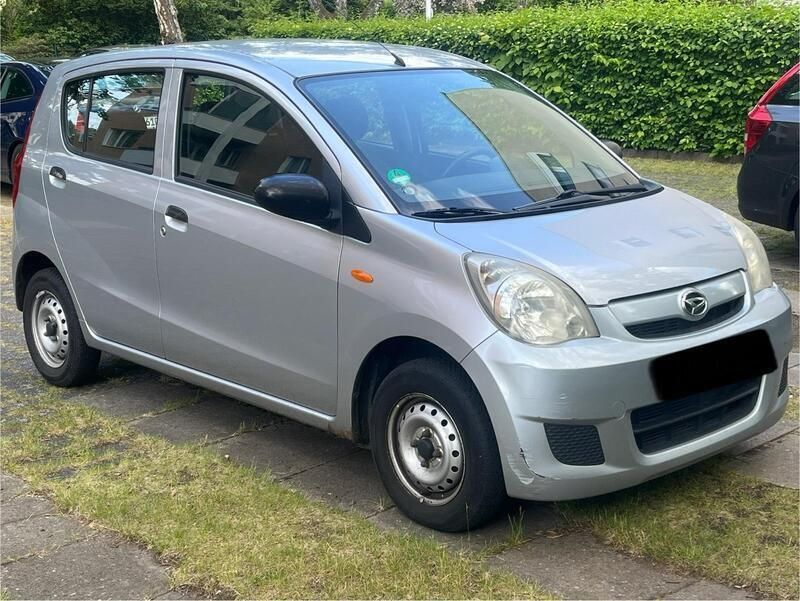 Silber Gebraucht 2009 Daihatsu Cuore Kleinwagen | 1.550 € (Teuer) - Bild 1/4