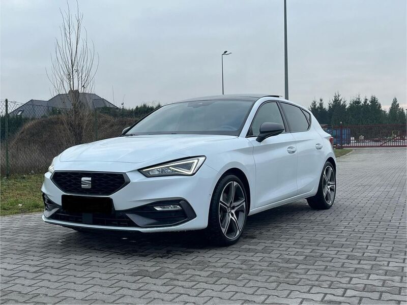 Weiß Gebraucht 2023 Seat Leon FR Limousine | 23.500 € (Superpreis) - Bild 1/4