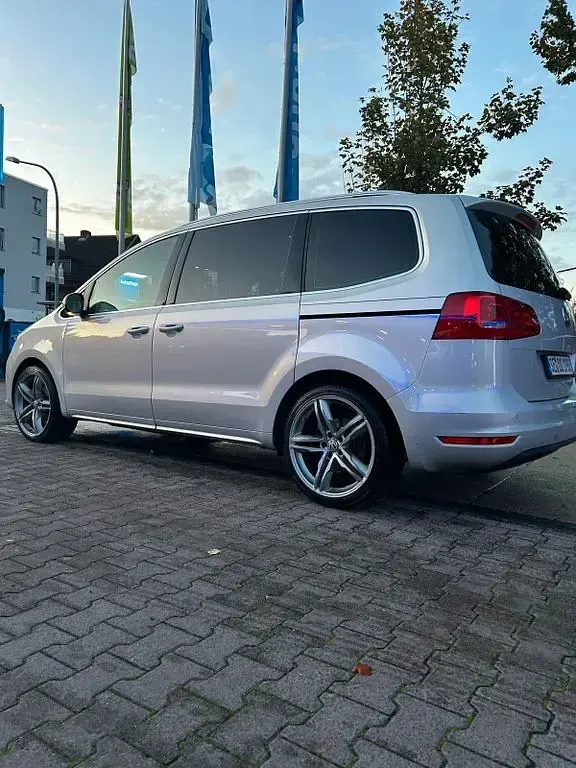 Używany VW Sharan Highline 200 KM (147 kW) 2013 Srebrny Minivan