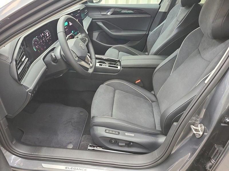 Gebraucht VW Passat Elegance 150 PS (110 kW) 2025 Diabasgrau metallic Kombi