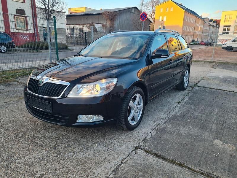Gebraucht Skoda Octavia 122 PS (89 kW) 2010 Schwarz Kombi