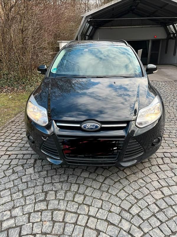 Gebraucht Ford Focus 125 PS (91 kW) 2013 Schwarz Kombi