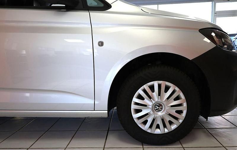 Gebraucht VW Caddy Basis 102 PS (75 kW) 2024 Silber Van / Kleinbus