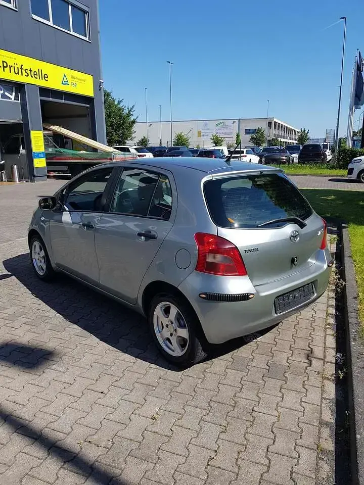 Gebraucht Toyota Yaris Sol 87 PS (63 kW) 2006 Grau Limousine