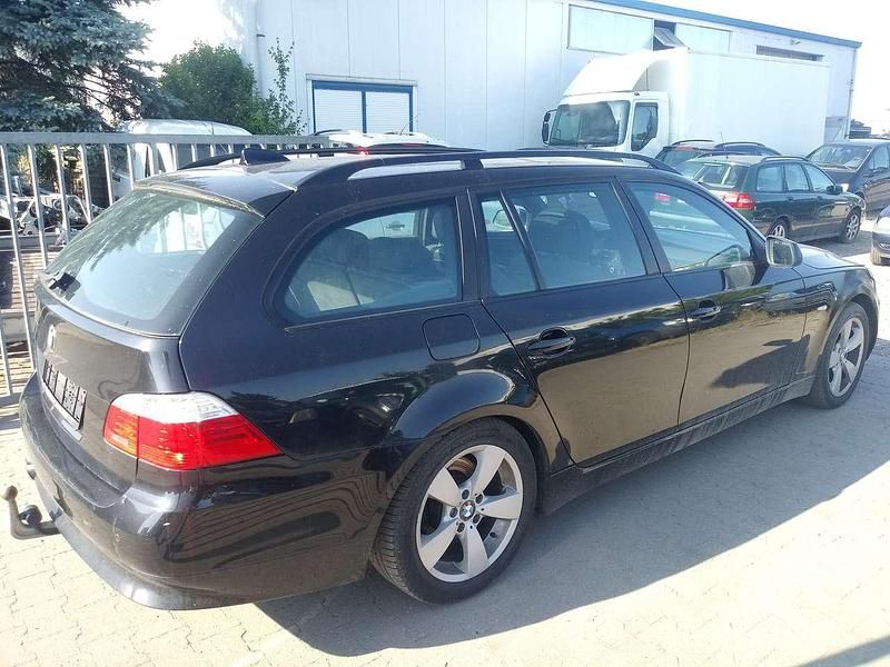 Gebraucht BMW 525 197 PS (144 kW) 2009 Schwarz Kombi