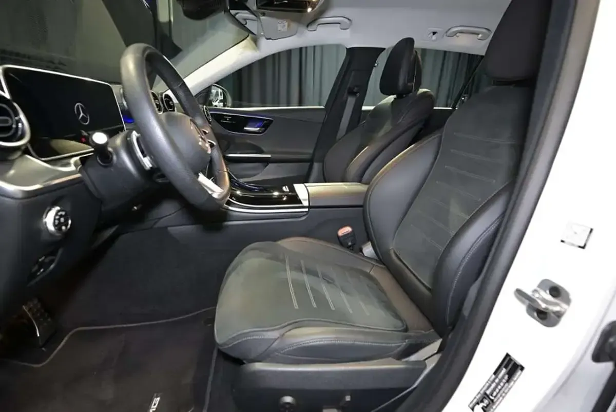 Gebraucht Mercedes C180 AMG 170 PS (125 kW) 2025 Unilack polarweiß Limousine