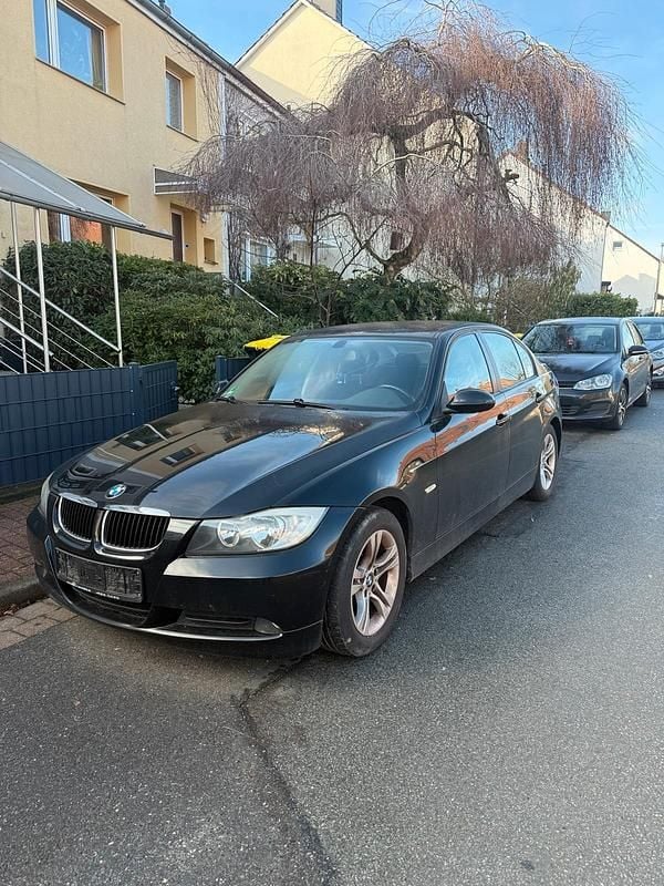 Gebraucht BMW 320 143 PS (105 kW) 2008 Schwarz Limousine