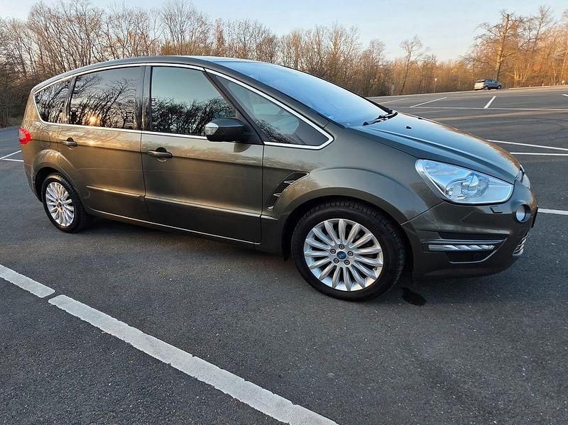 Gebraucht Ford S-MAX Titanium 140 PS (102 kW) 2014 Braun Van / Kleinbus