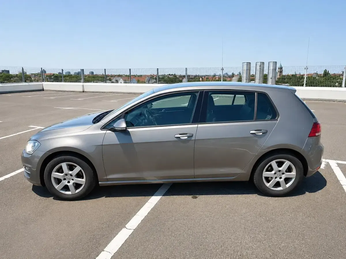 Gebraucht VW Golf VII 122 PS (89 kW) 2023 Grau Limousine
