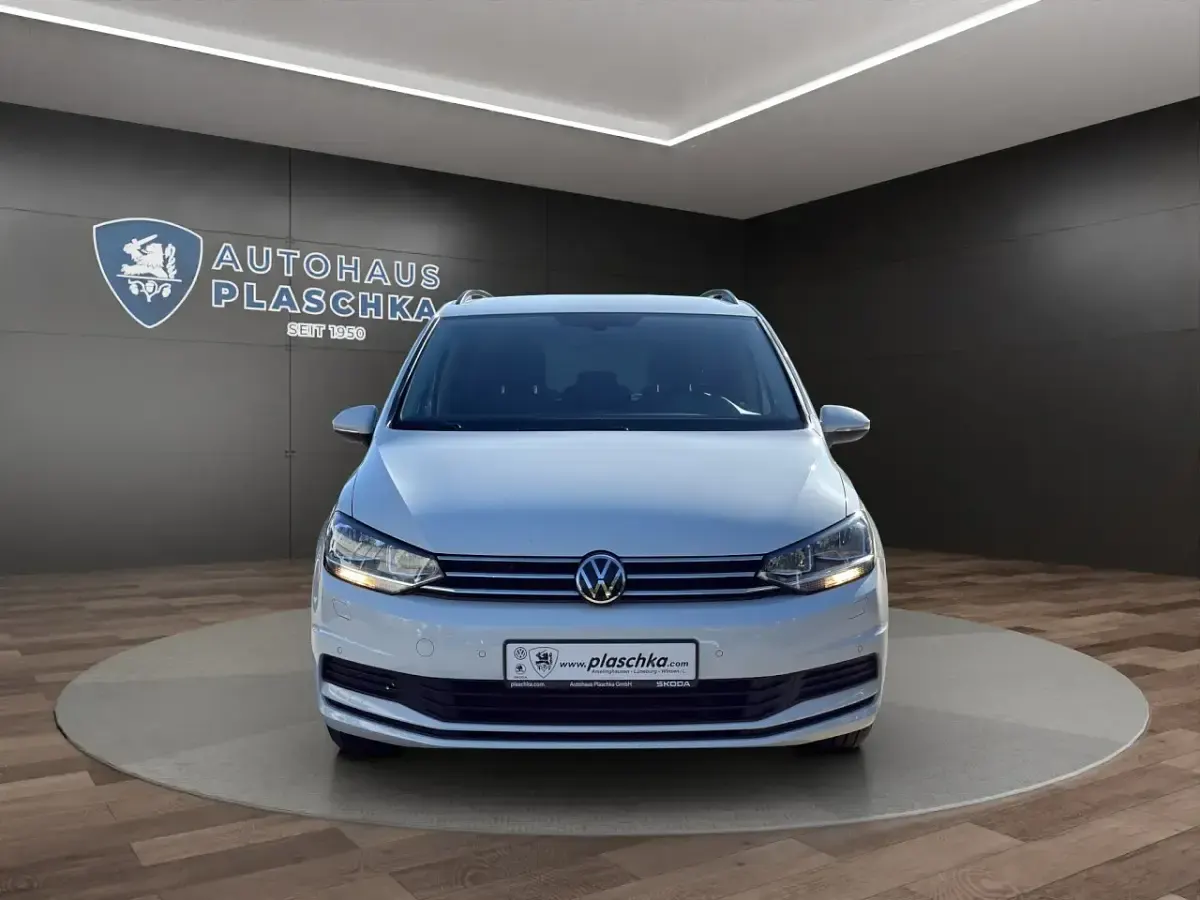 Gebraucht VW Touran Comfortline 150 PS (110 kW) 2021 Pure white (weiß) Van / Kleinbus
