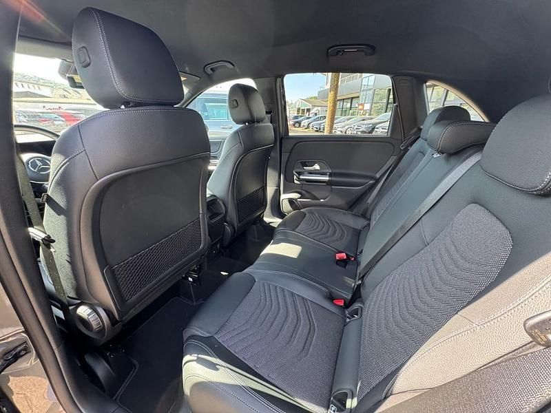 Gebraucht Mercedes B200 Night 150 PS (110 kW) 2025 Grau Van / Kleinbus