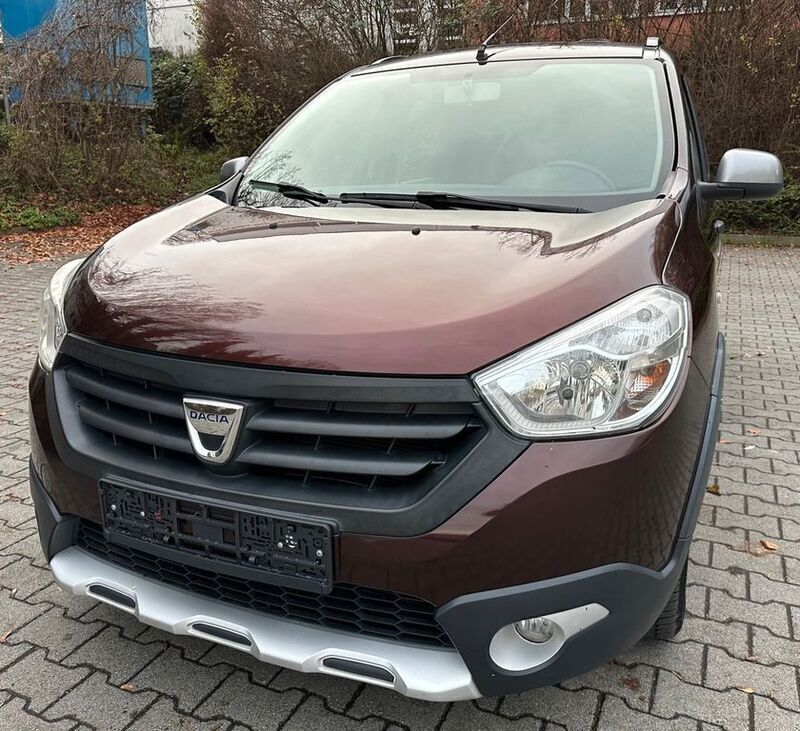 Braun Gebraucht 2017 Dacia Lodgy Stepway Van / Kleinbus | 7.800 € (Guter Preis) - Bild 1/4