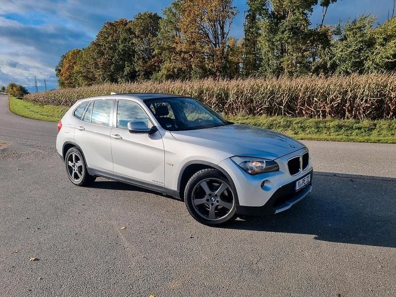 Silber Gebraucht 2011 BMW X1 SUV | 5.800 € (Fairer Preis) - Bild 1/4