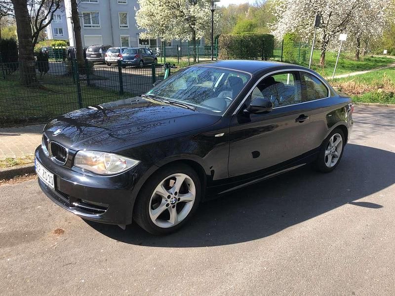 Schwarz Gebraucht 2011 BMW 120 Coupé Coupé | 9.000 € (Fairer Preis) - Bild 1/4