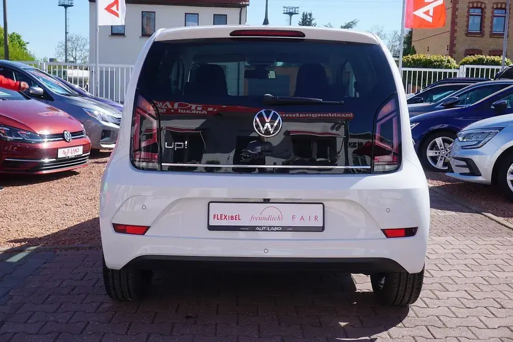 Second-hand VW up! Active 65 CP (47 kW) 2024 Alb Hatchback