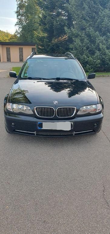 Schwarz Gebraucht 2002 BMW 330 Kombi | 2.600 € (Superpreis) - Bild 1/4