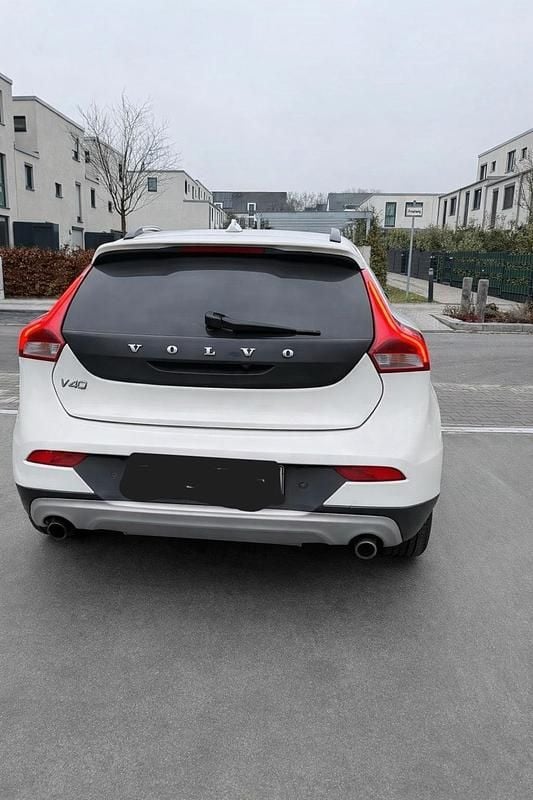 Gebraucht Volvo V40 152 PS (111 kW) 2016 Weiß SUV