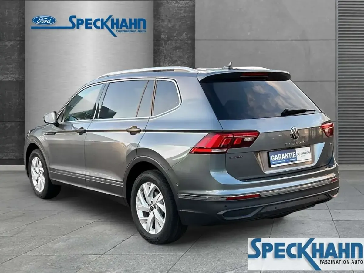 Gebraucht VW Tiguan Allspace Life 190 PS (139 kW) 2024 Platinum grey metallic SUV