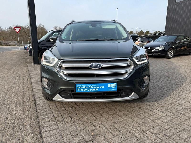 Gebraucht Ford Kuga Titanium 150 PS (110 kW) 2017 Grün SUV