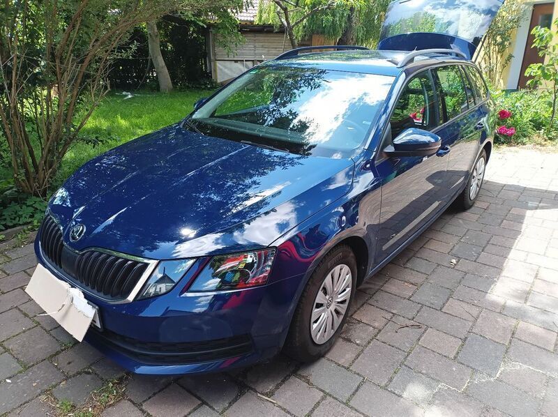 Blau Gebraucht 2018 Skoda Octavia Ambition Kombi | 7.990 € (Superpreis) - Bild 1/4
