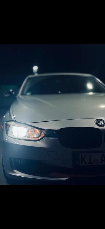 Gebraucht BMW 320 180 PS (132 kW) 2013 Silber Limousine