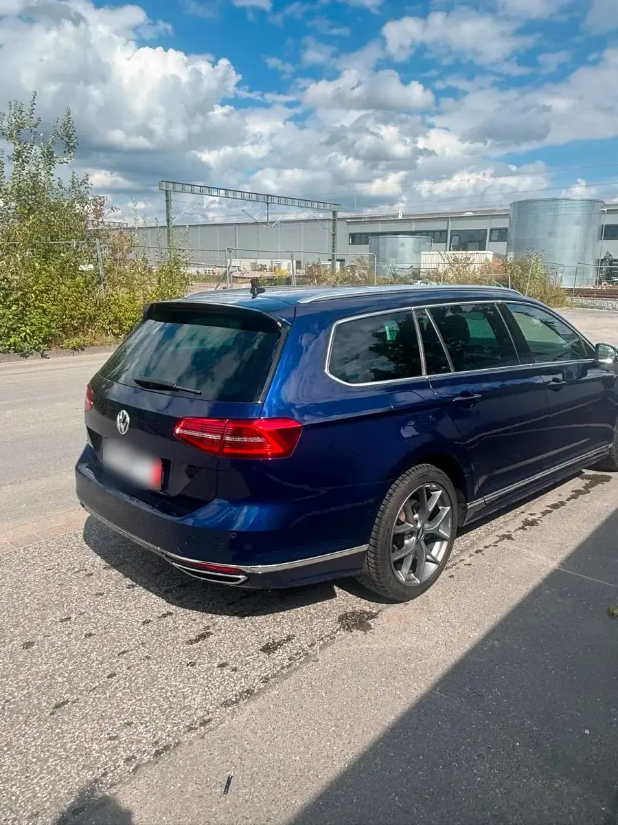 Gebraucht VW Passat R-line 190 PS (139 kW) 2018 Blau Kombi