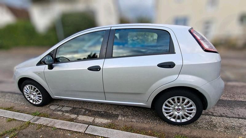 Silber Gebraucht 2012 Fiat Punto Kleinwagen | 2.900 € (Guter Preis) - Bild 1/4