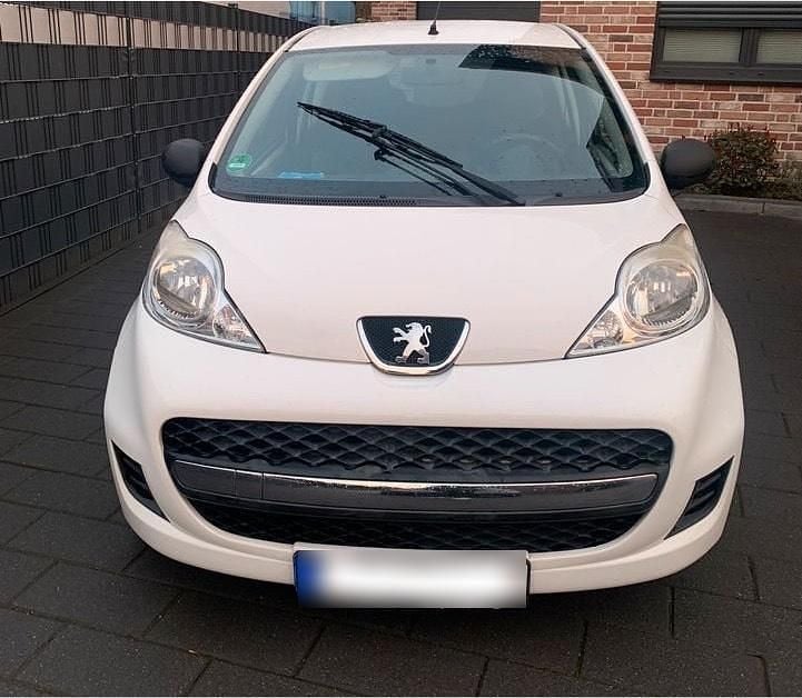 Gebraucht Peugeot 107 68 PS (50 kW) 2014 Weiß Kleinwagen