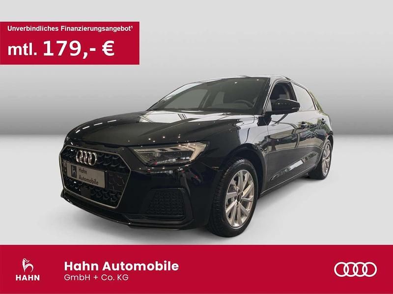 Mythosschwarz metallic Neu 2025 Audi A1 Advanced Plus Kleinwagen | 26.124 € (Fairer Preis) - Bild 1/3