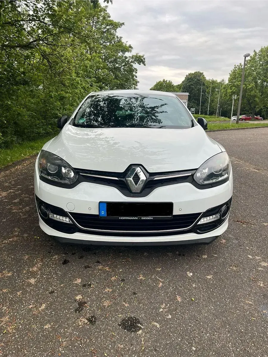 Gebraucht Renault Mégane Bose Edition 132 PS (97 kW) 2015 Weiß Limousine