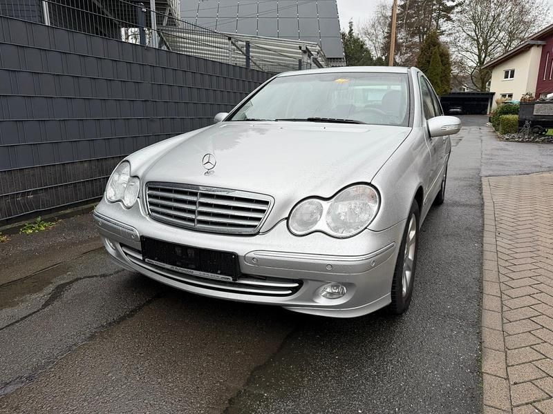 Silber Gebraucht 2004 Mercedes C200 Limousine | 7.600 € - Bild 1/4