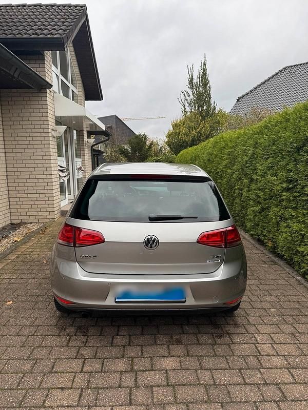 Beige Gebraucht 2014 VW Golf VII Edition Kleinwagen | 7.500 € (Guter Preis) - Bild 1/4