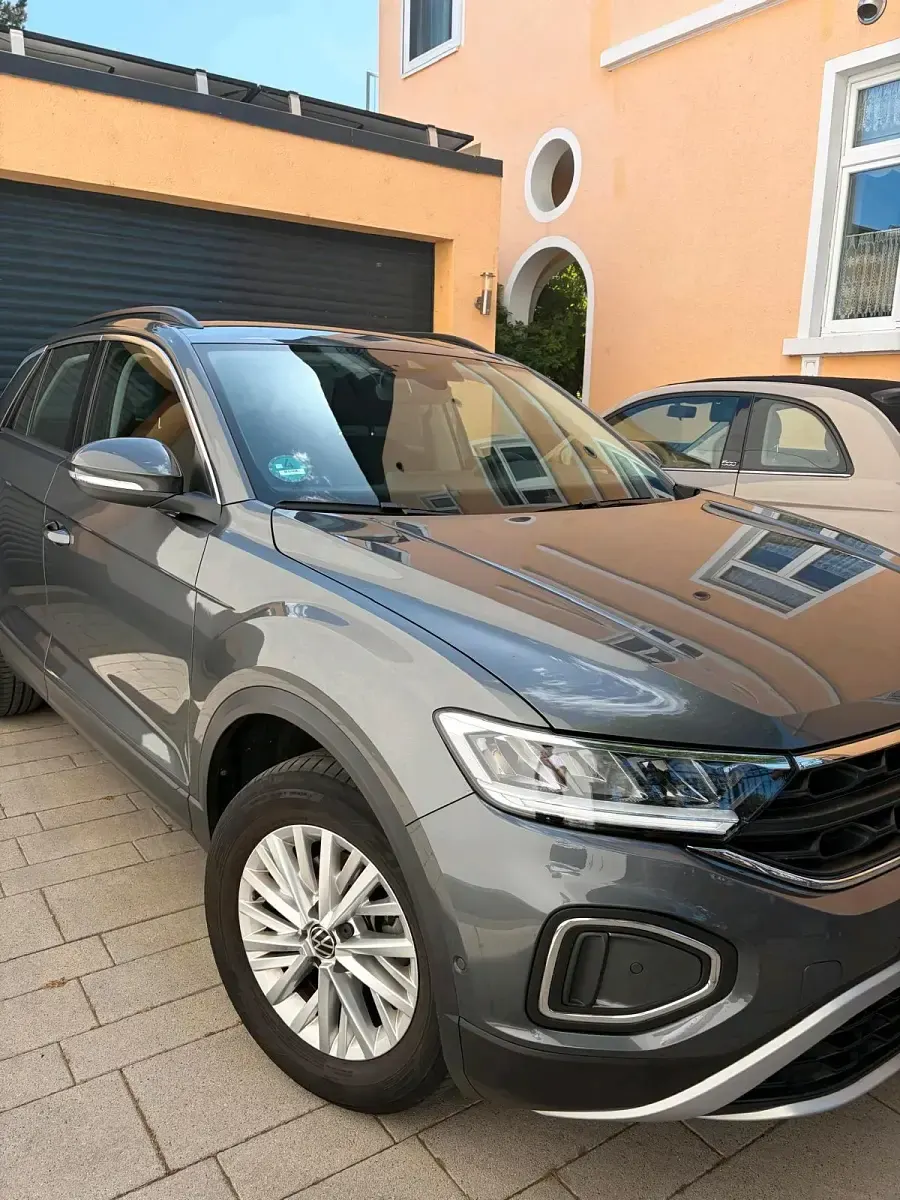 Gebraucht VW T-Roc Life 150 PS (110 kW) 2023 Grau SUV