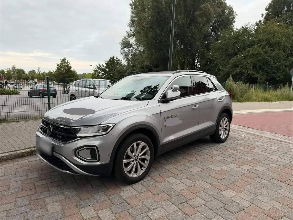 Gebraucht VW T-Roc 150 PS (110 kW) 2023 Grau SUV