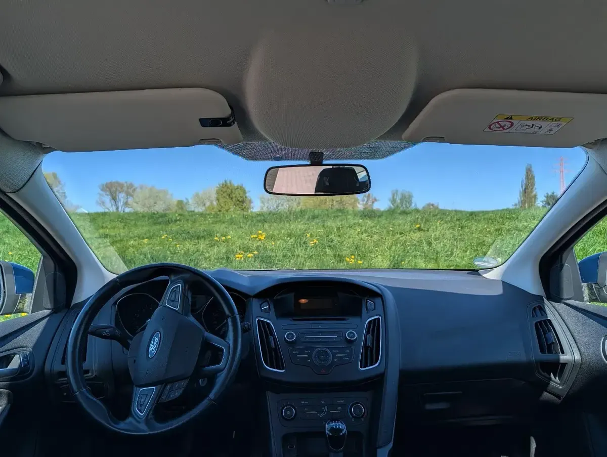 Usado Ford Focus Trend 125 CV (91 kW) 2015 Azul Familiar