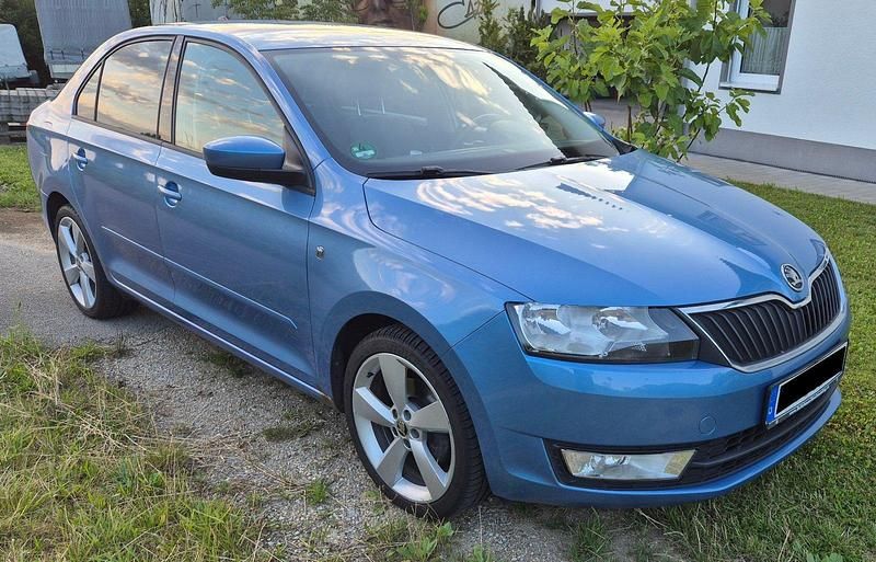 Blau Gebraucht 2013 Skoda Octavia Elegance Limousine | 6.400 € (Guter Preis) - Bild 1/4
