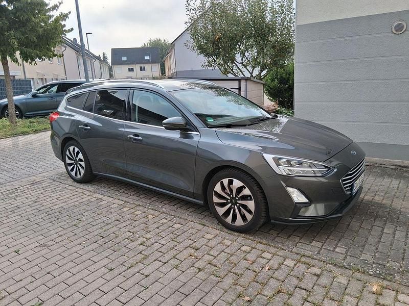 Silber Gebraucht 2019 Ford Focus Cool & Connect Limousine | 13.600 € (Fairer Preis) - Bild 1/4