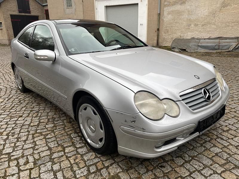 Gebraucht Mercedes C200 163 PS (119 kW) 2002 Silber Coupé