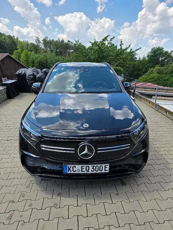 Gebraucht Mercedes EQA300 AMG 167 kW (228 PS) 2023 Schwarz SUV