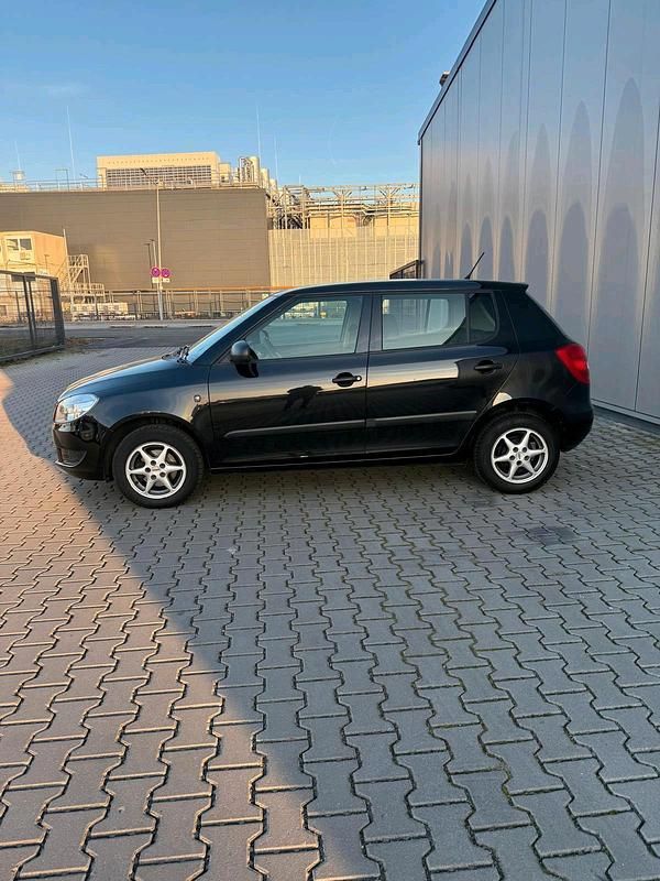Gebraucht Skoda Fabia 75 PS (55 kW) 2012 Schwarz Kleinwagen