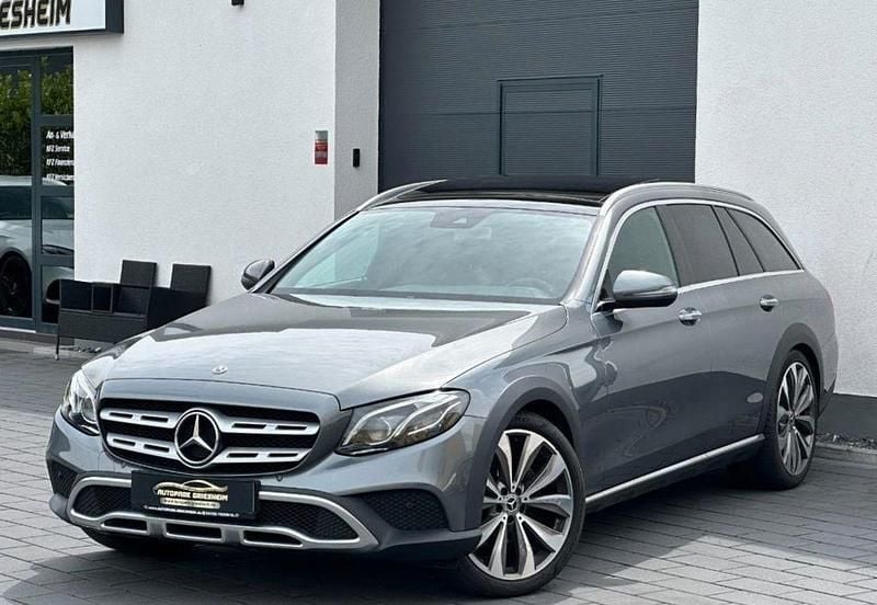 Grau Gebraucht 2017 Mercedes E220 Limousine | 24.800 € (Fairer Preis) - Bild 1/4
