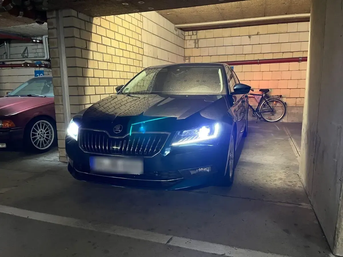 Gebraucht Skoda Superb Style 150 PS (110 kW) 2019 Blau Limousine