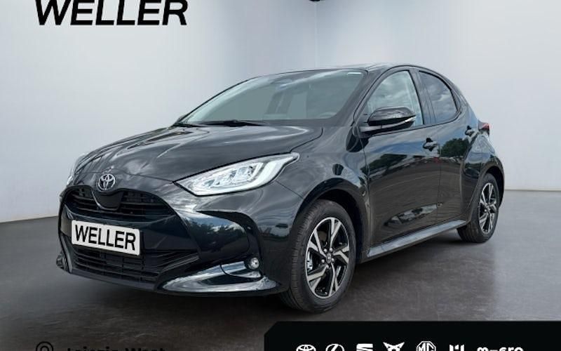 Schwarz Neu 2025 Toyota Yaris Hybrid Limousine | 24.990 € (Fairer Preis) - Bild 1/4